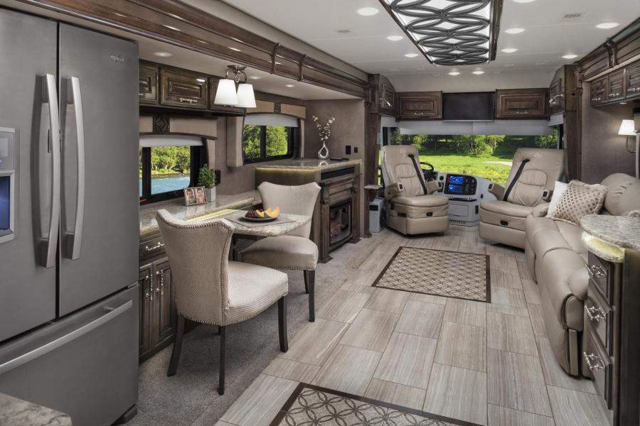 Интерьер Entegra Coach Cornerstone 2016 года  (фото 2 из 19)